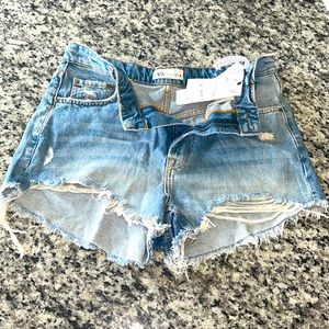 Zara Women’s frayed shorts